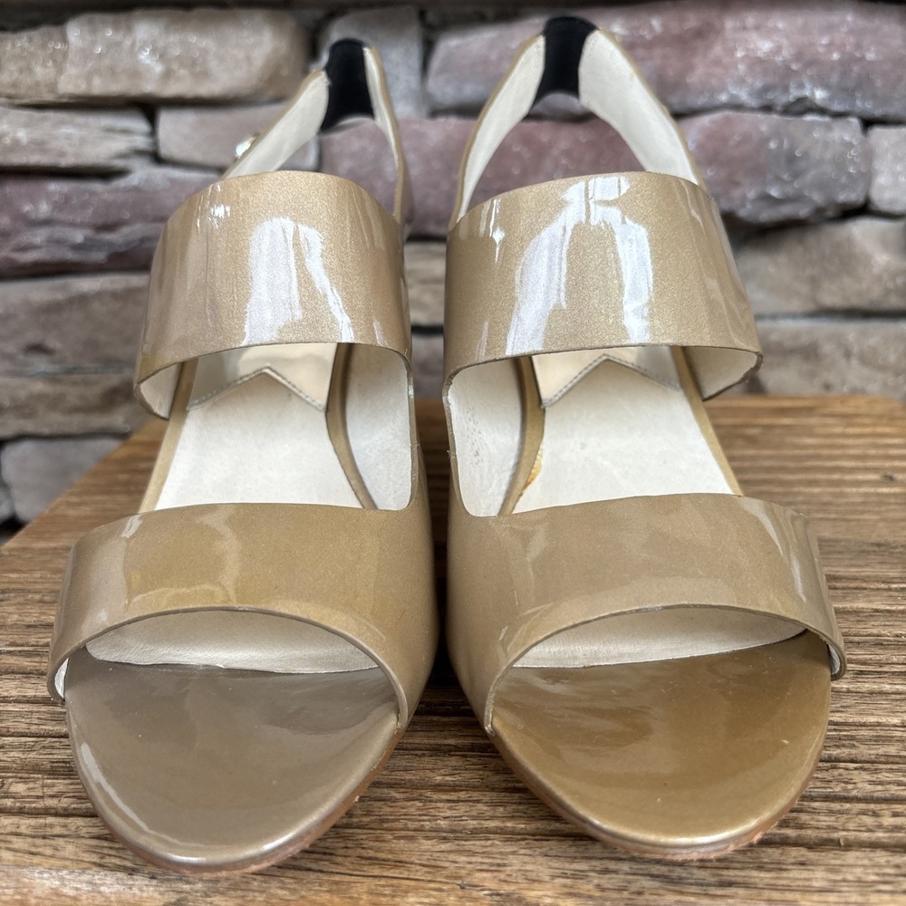 Michael KORS ROCHELLE MK SILVER LOGO TAUPE PATENT SLINGBACK SANDALS Sz 9 HEELS